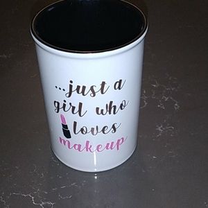Makeup Cup Holder